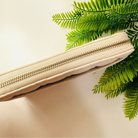 Kate Spade Quilted White Cream Beige Leather Zip Around Wallet NWT - Picture 3 of 13